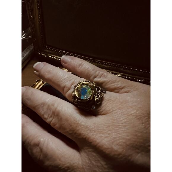 Vintage Adjustable Aurora Borealis Crystal Flower Ring Brass Filigree Size 7+ - Picture 4 of 10
